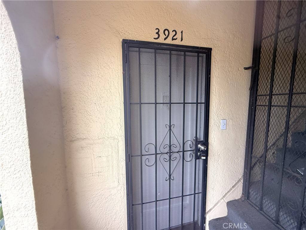 Apartment for rent at 3921 Walton Ave, Los Angeles, CA 90037