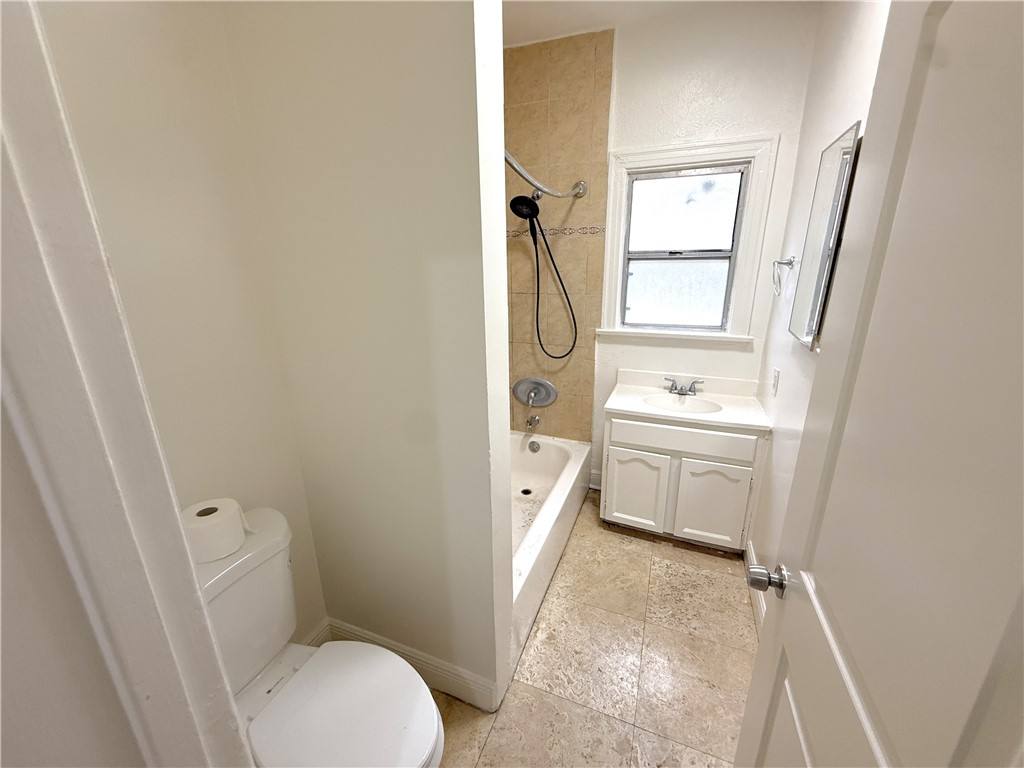 Apartment for rent at 3921 Walton Ave, Los Angeles, CA 90037