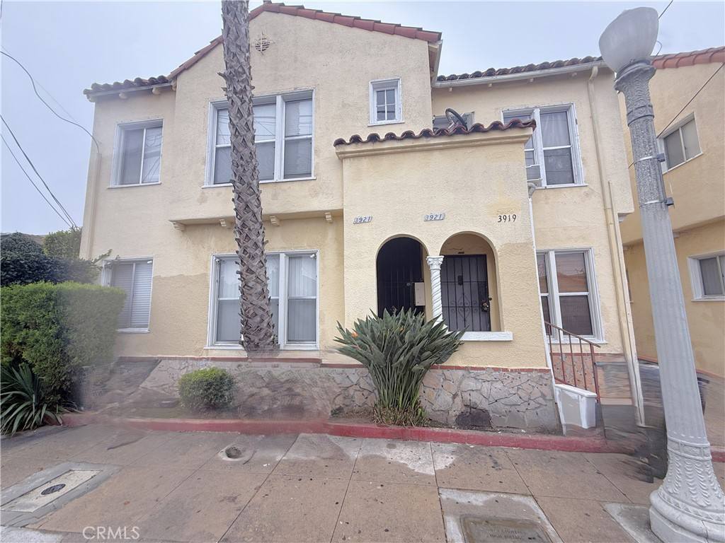 Apartment for rent at 3921 Walton Ave, Los Angeles, CA 90037