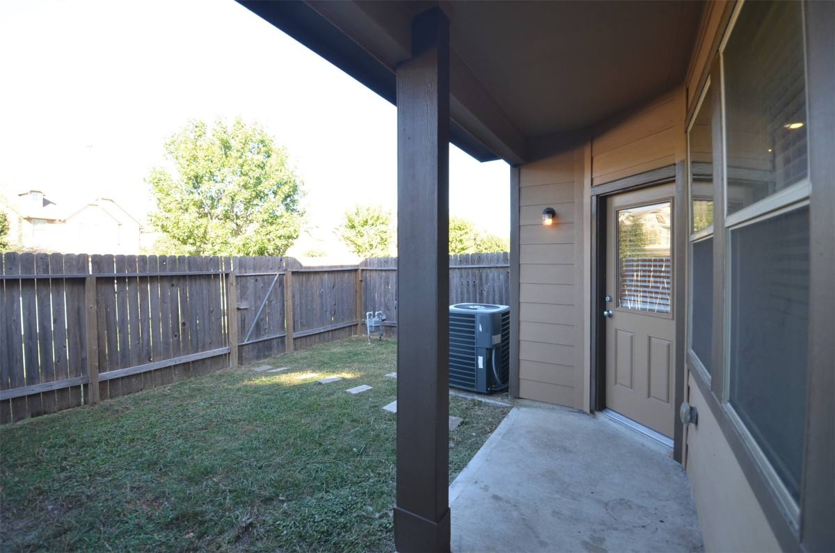 Townhouse for rent at 8335 Columbia Forest Dr, Houston, TX 77095