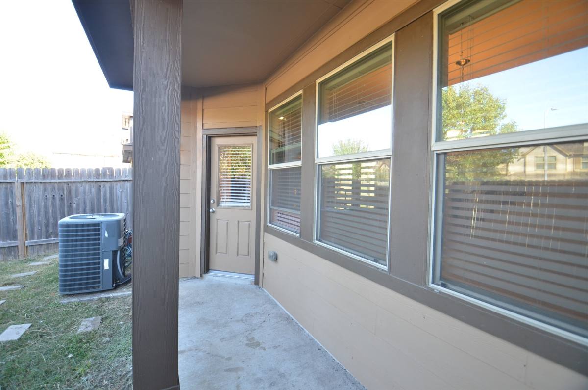 Townhouse for rent at 8335 Columbia Forest Dr, Houston, TX 77095