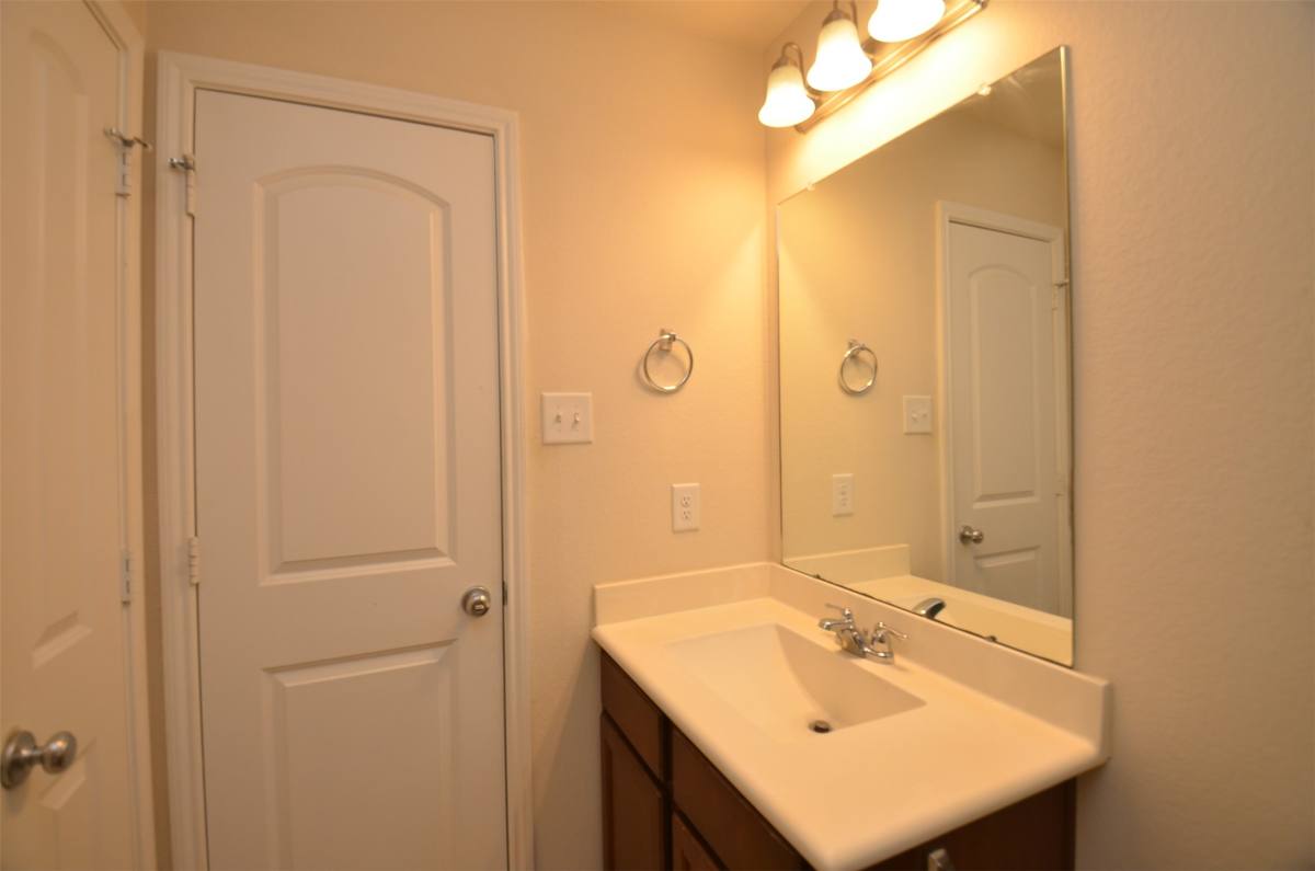 Townhouse for rent at 8335 Columbia Forest Dr, Houston, TX 77095