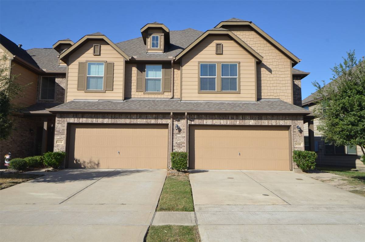 Townhouse for rent at 8335 Columbia Forest Dr, Houston, TX 77095