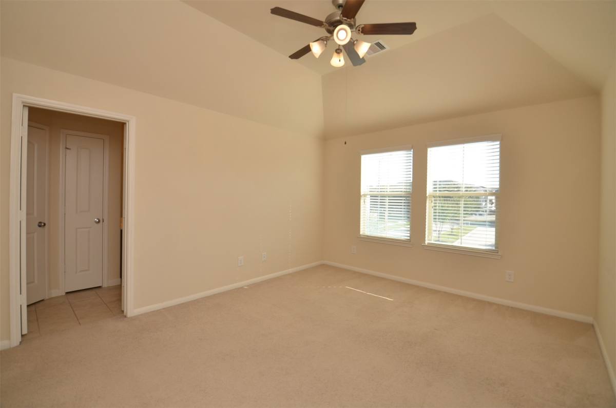 Townhouse for rent at 8335 Columbia Forest Dr, Houston, TX 77095