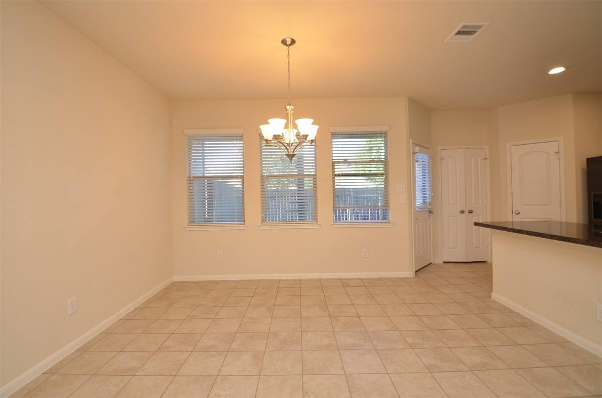 Townhouse for rent at 8335 Columbia Forest Dr, Houston, TX 77095