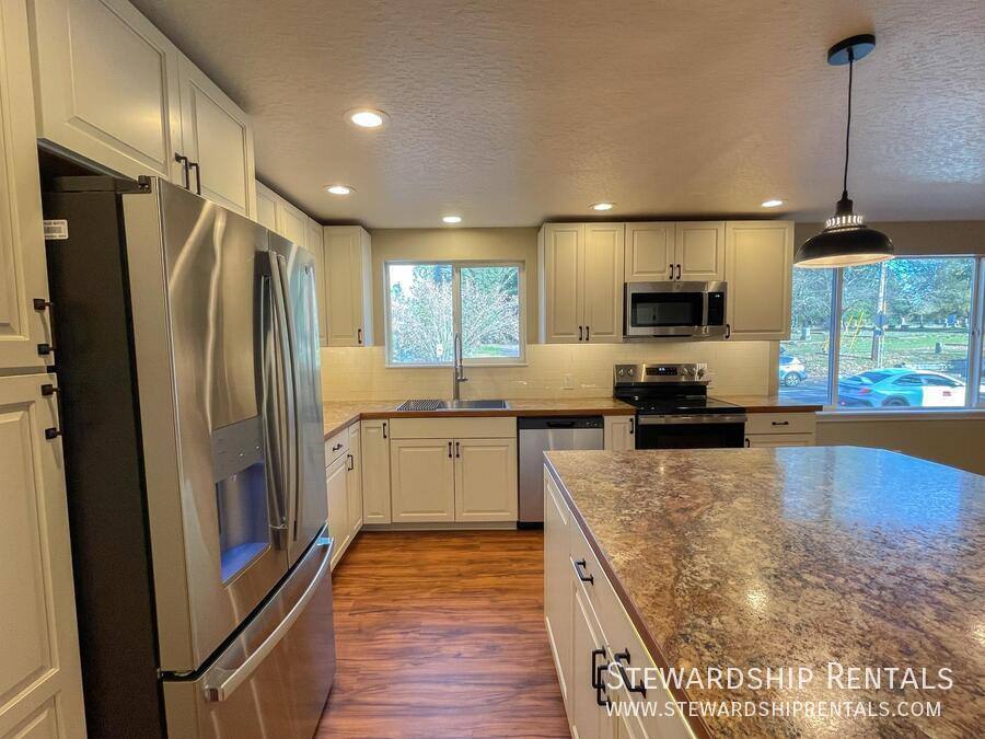 Apartment for rent at 1020 E 18th Ave #2, Eugene, OR 97403