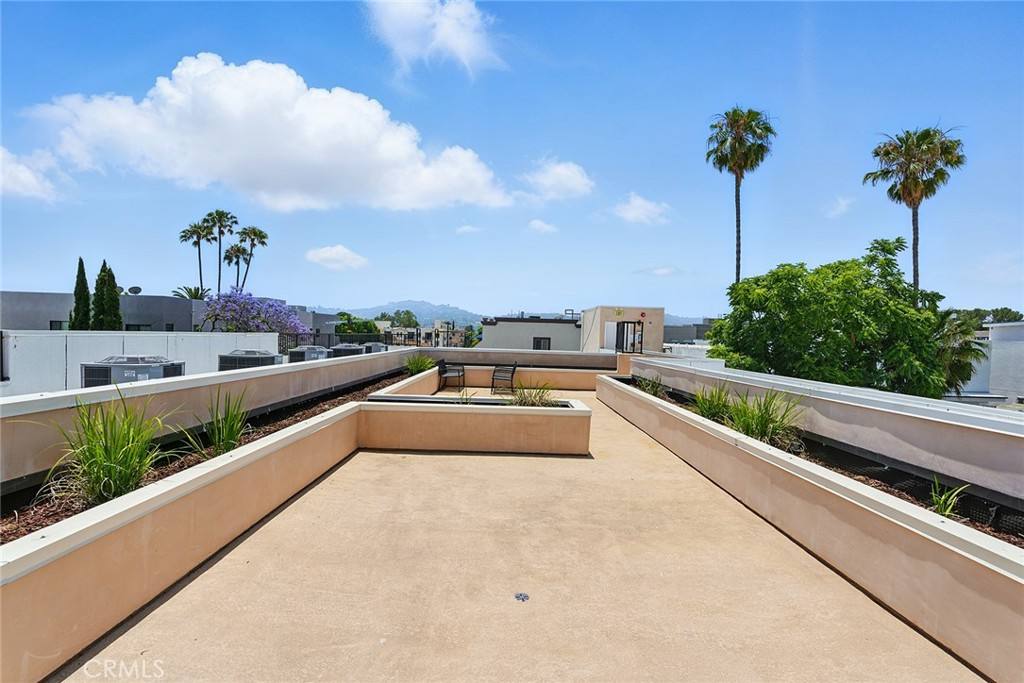 Apartment for rent at 11302 Morrison St #302, North Hollywood, CA 91601