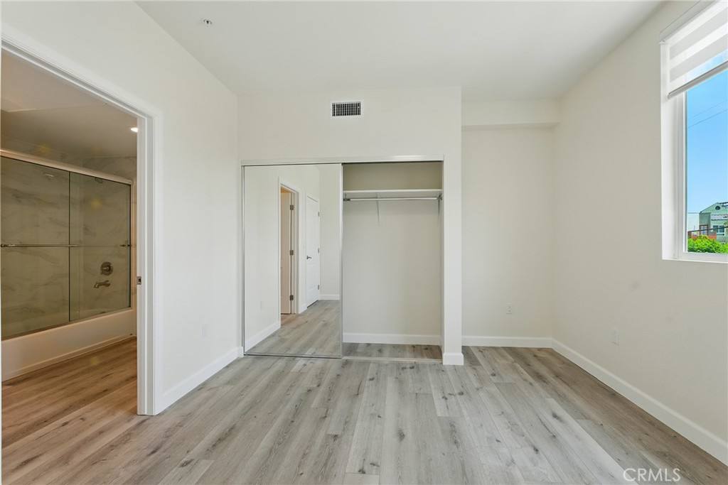 Apartment for rent at 11302 Morrison St #302, North Hollywood, CA 91601
