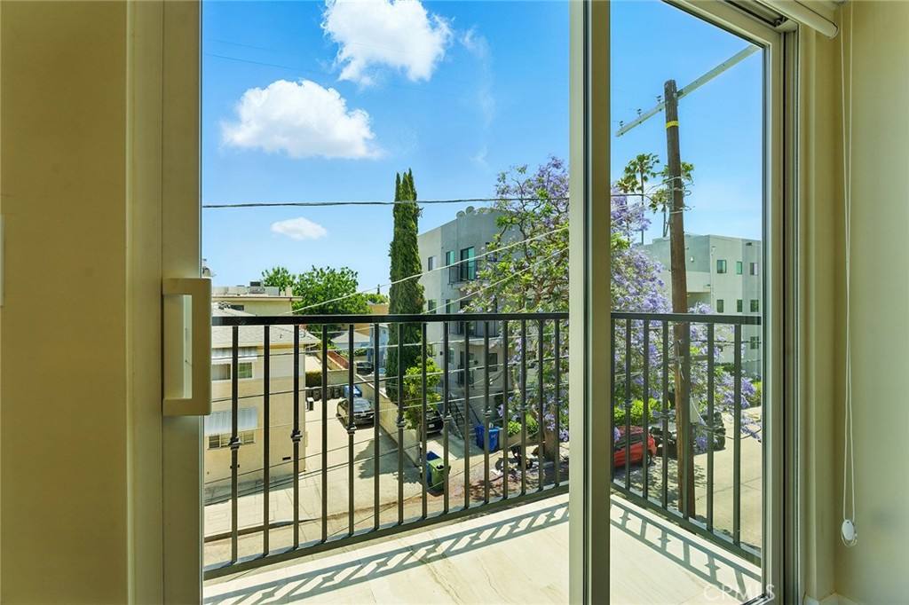 Apartment for rent at 11302 Morrison St #302, North Hollywood, CA 91601
