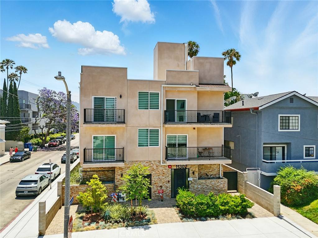 Apartment for rent at 11302 Morrison St #302, North Hollywood, CA 91601
