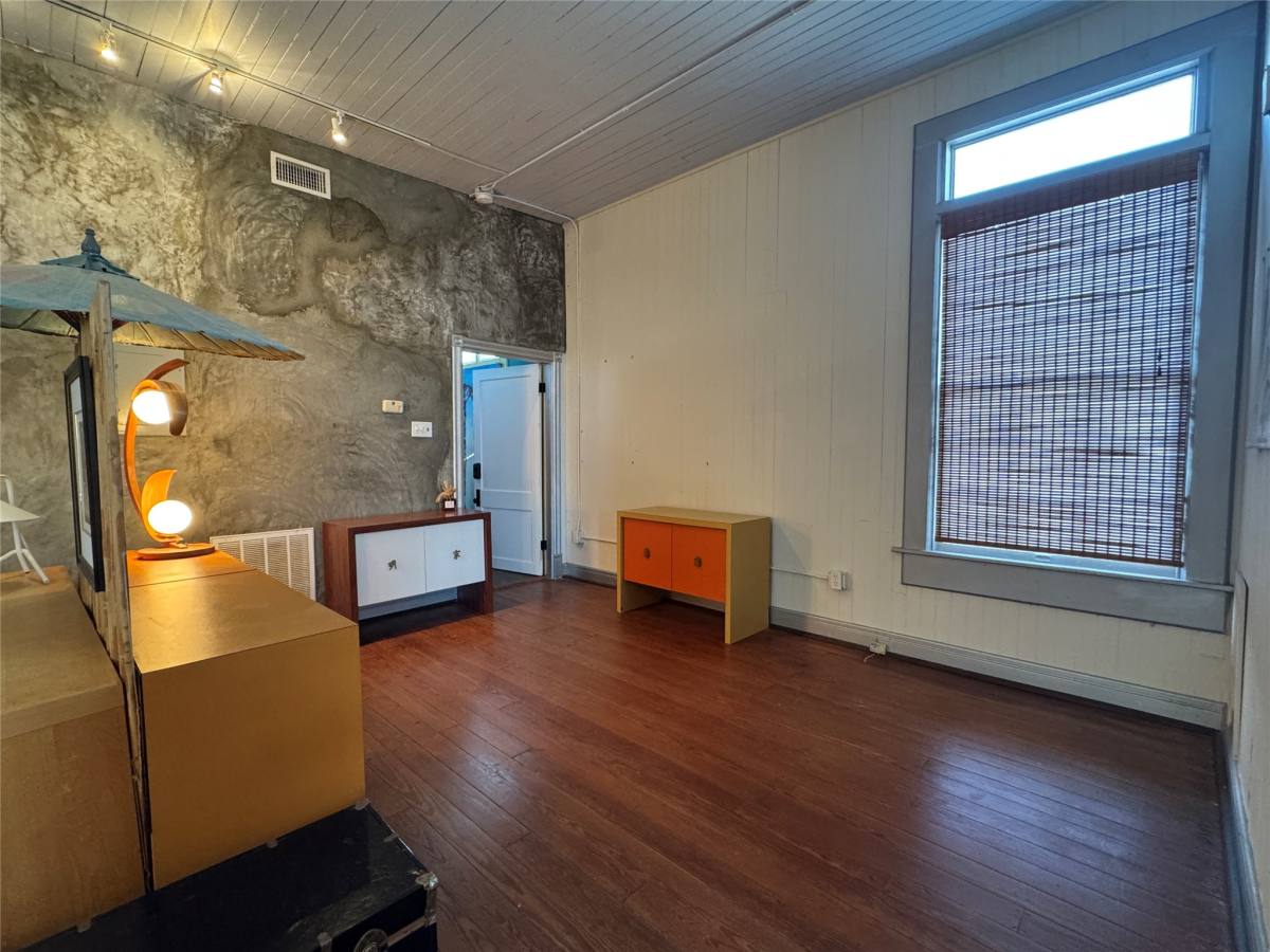 Apartment for rent at 1614 Ave K #1614REAR, Galveston, TX 77550