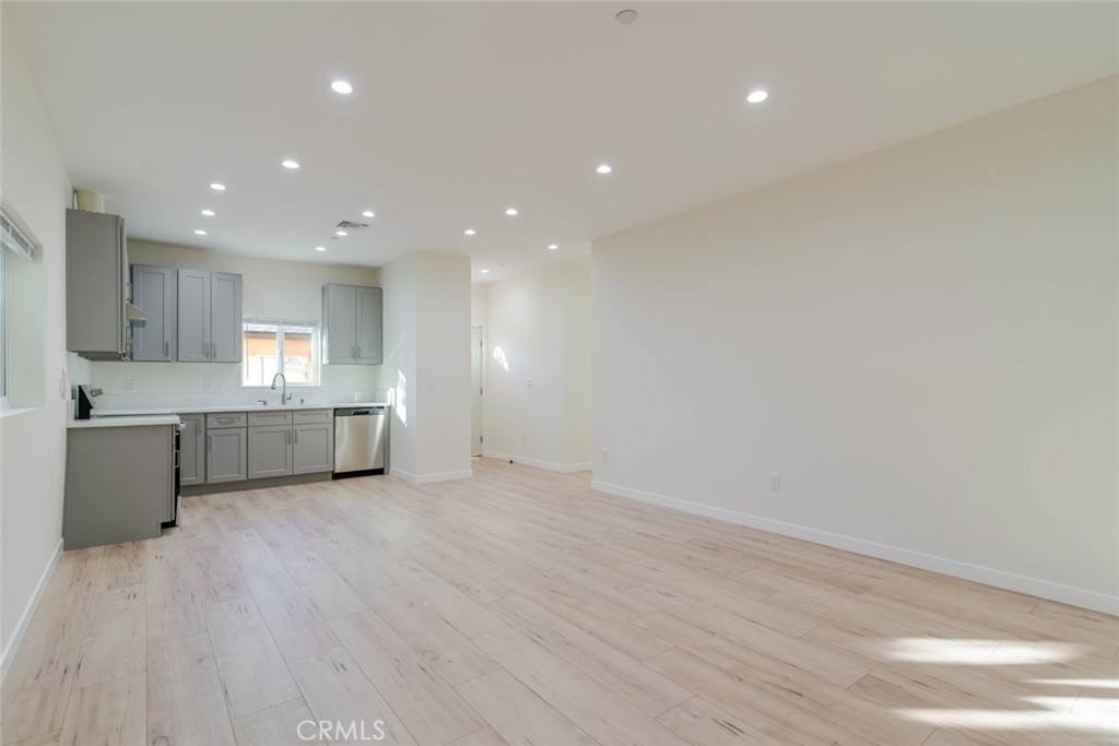 Apartment for rent at 10526 Hillhaven Ave, Tujunga, CA 91042