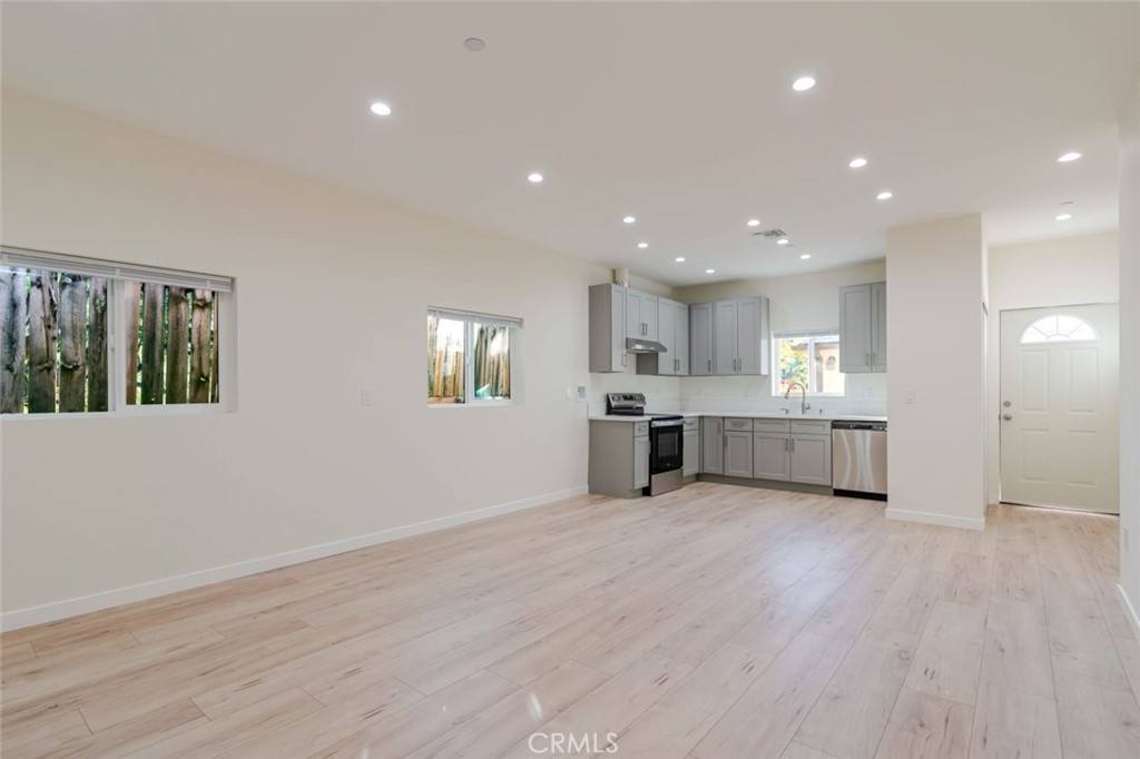 Apartment for rent at 10526 Hillhaven Ave, Tujunga, CA 91042