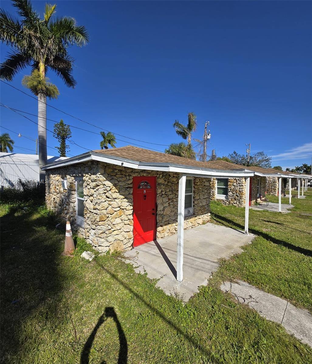 Apartment for rent at 1189 N Tamiami Trail #1189L, North Fort Myers, FL 33903