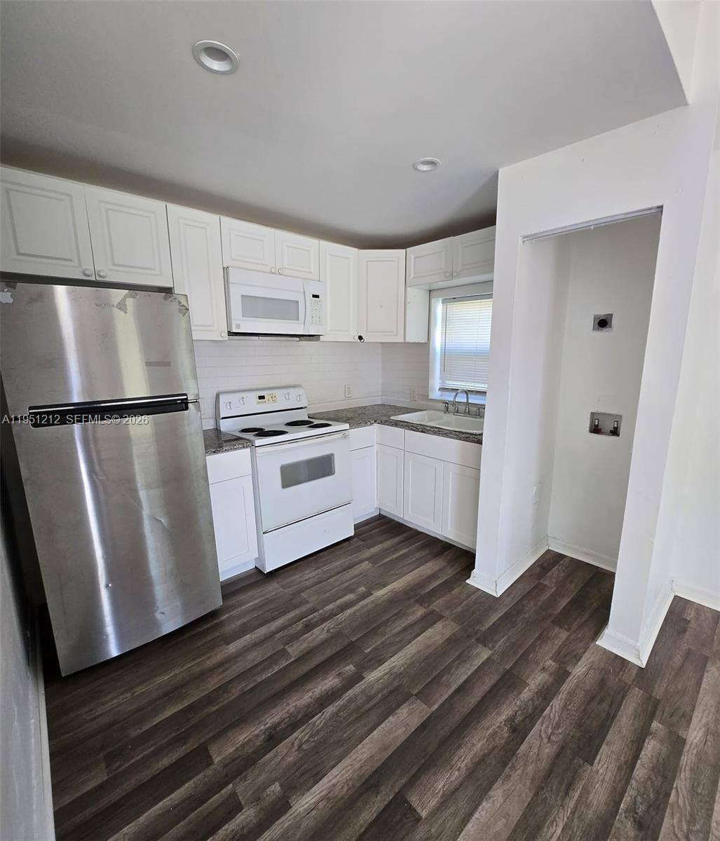 Apartment for rent at 1189 N Tamiami Trail #1189L, North Fort Myers, FL 33903