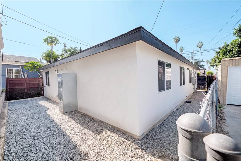 Apartment for rent at 5739 S St Andrews Place, Los Angeles, CA 90062