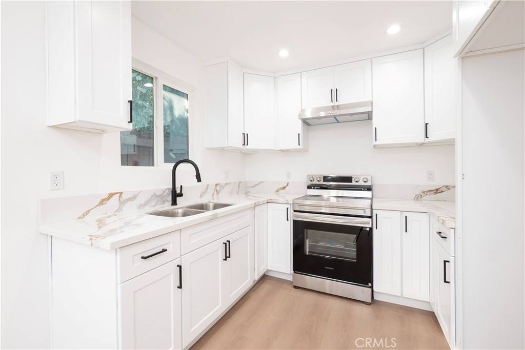 Apartment for rent at 5739 S St Andrews Place, Los Angeles, CA 90062
