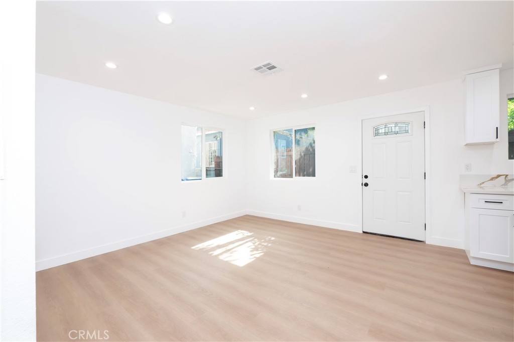 Apartment for rent at 5739 S St Andrews Place, Los Angeles, CA 90062