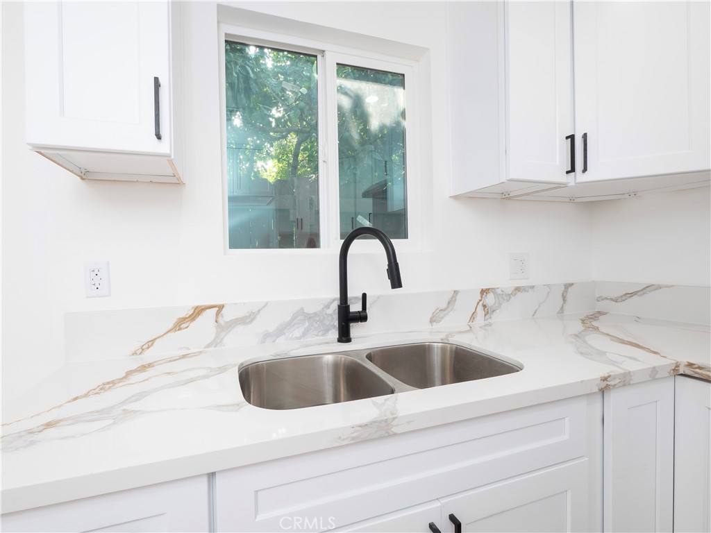 Apartment for rent at 5739 S St Andrews Place, Los Angeles, CA 90062