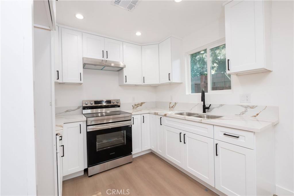 Apartment for rent at 5739 S St Andrews Place, Los Angeles, CA 90062