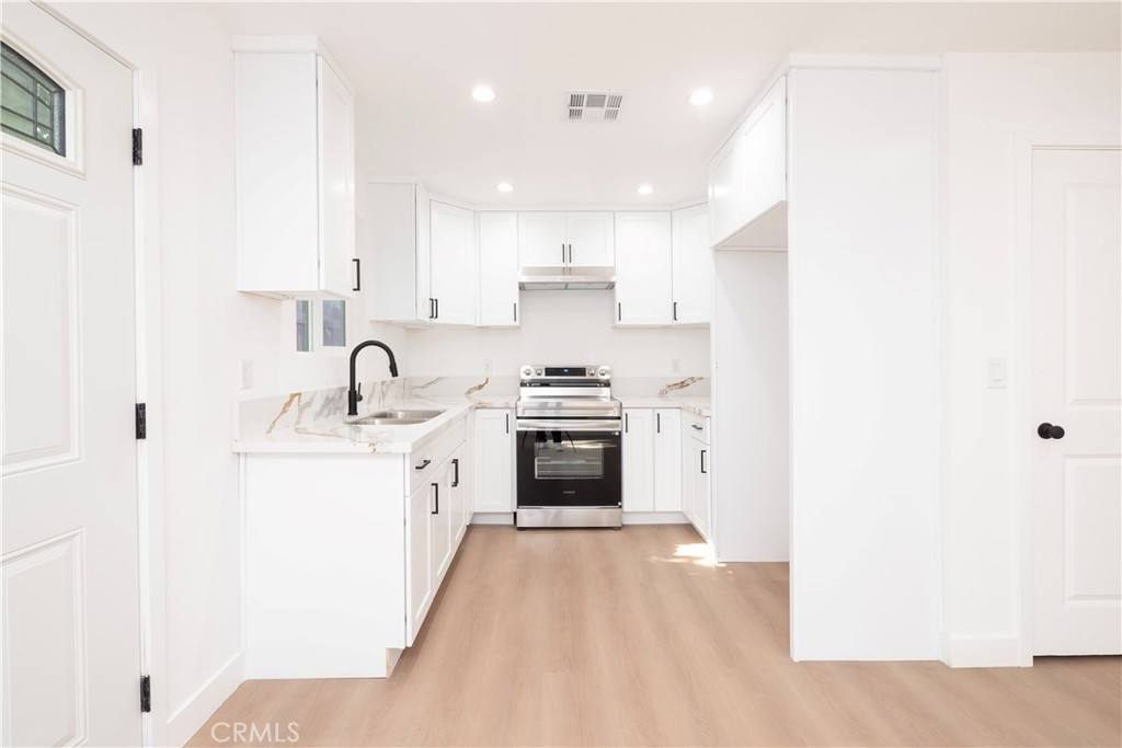 Apartment for rent at 5739 S St Andrews Place, Los Angeles, CA 90062