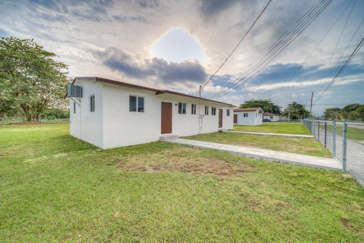 Apartment for rent at 10290 SW 177th St, Miami, FL 33157