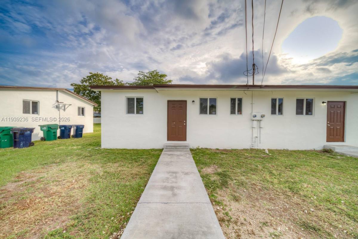 Apartment for rent at 10290 SW 177th St, Miami, FL 33157