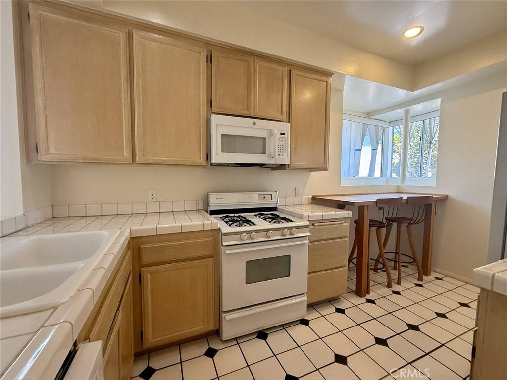 Townhouse for rent at 1937 Euclid Court, Santa Monica, CA 90404