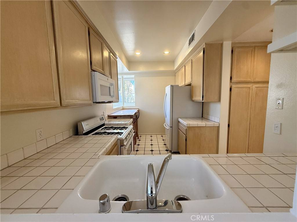 Townhouse for rent at 1937 Euclid Court, Santa Monica, CA 90404