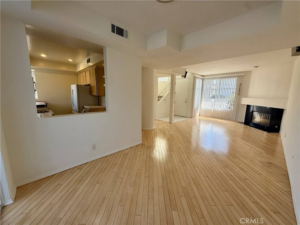 Townhouse for rent at 1937 Euclid Court, Santa Monica, CA 90404
