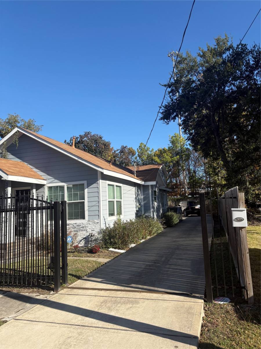 Apartment for rent at 3021 Gray St, Houston, TX 77004