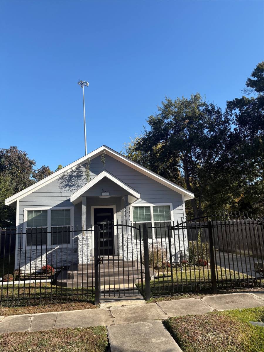 Apartment for rent at 3021 Gray St, Houston, TX 77004