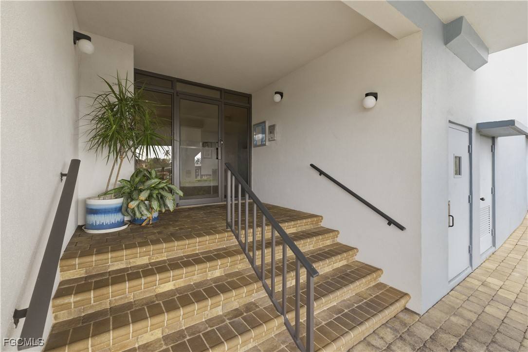 Condo for rent at 1925 Clifford St #101, Fort Myers, FL 33901