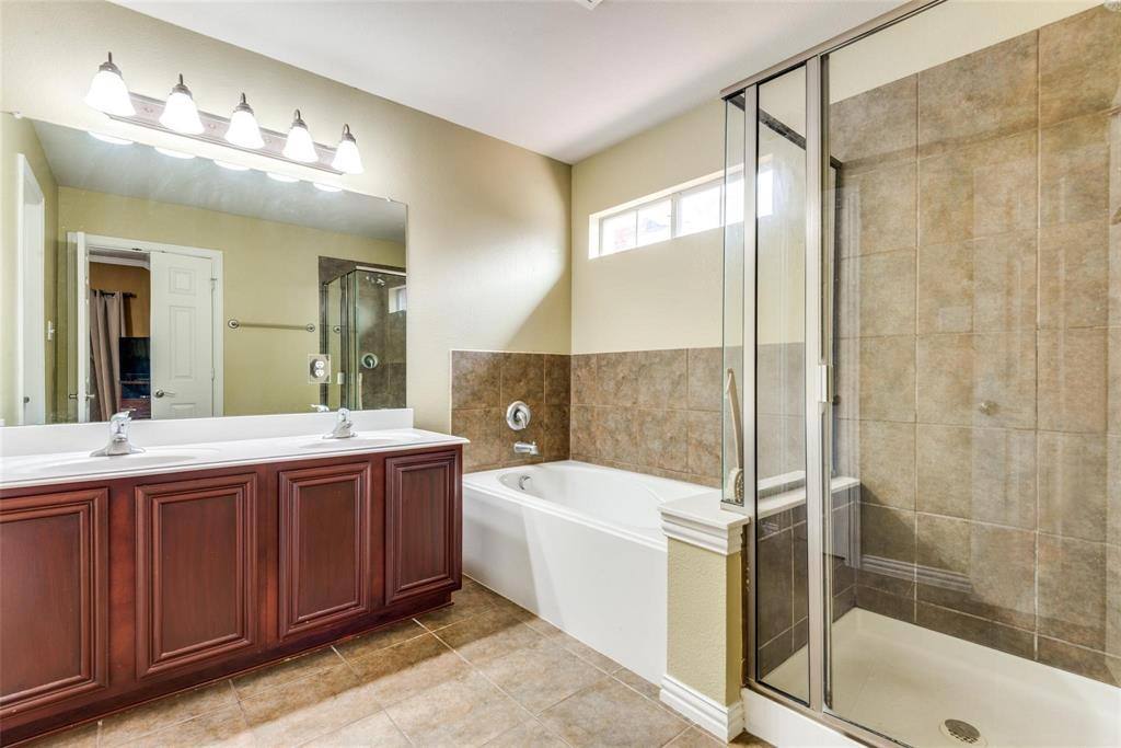 Townhouse for rent at 8730 Manhattan Ave, Plano, TX 75024