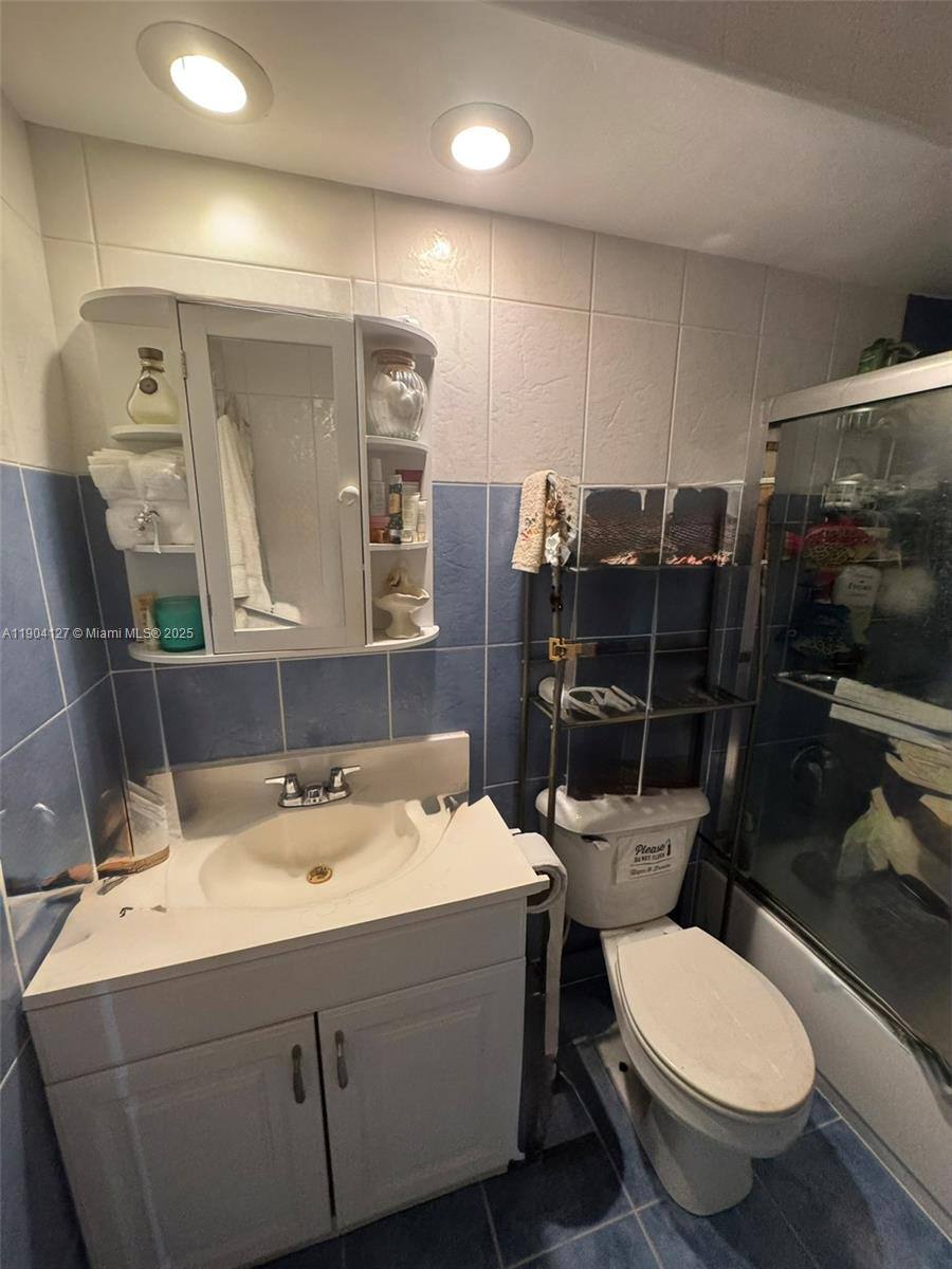 Apartment for rent at 270 Layne Blvd #212, Hallandale, FL 33009