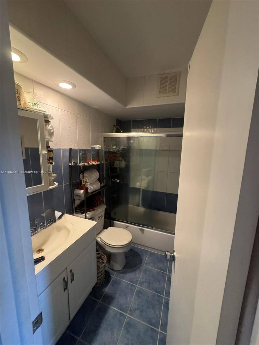 Apartment for rent at 270 Layne Blvd #212, Hallandale, FL 33009