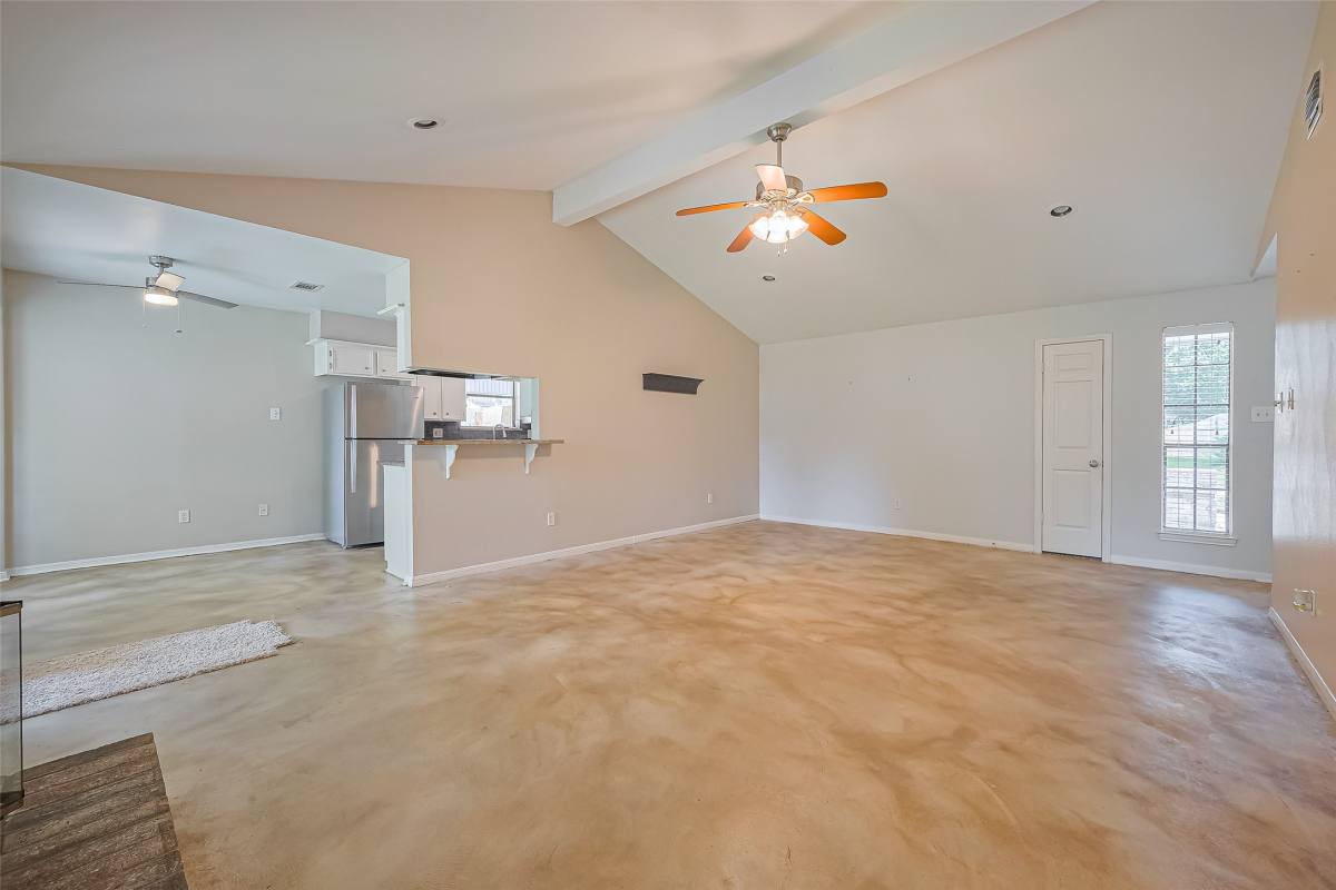 Apartment for rent at 4031 Sherwood W, Kingwood, TX 77339