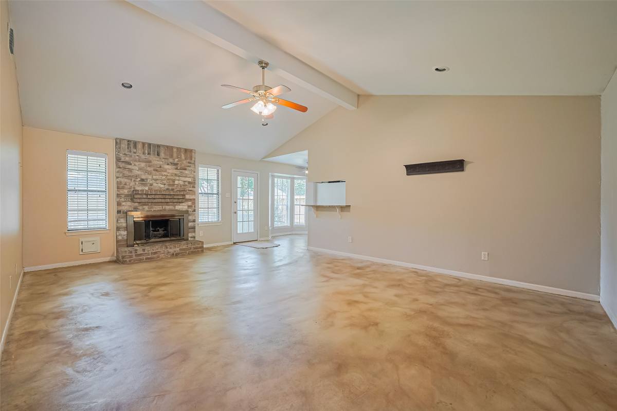 Apartment for rent at 4031 Sherwood W, Kingwood, TX 77339
