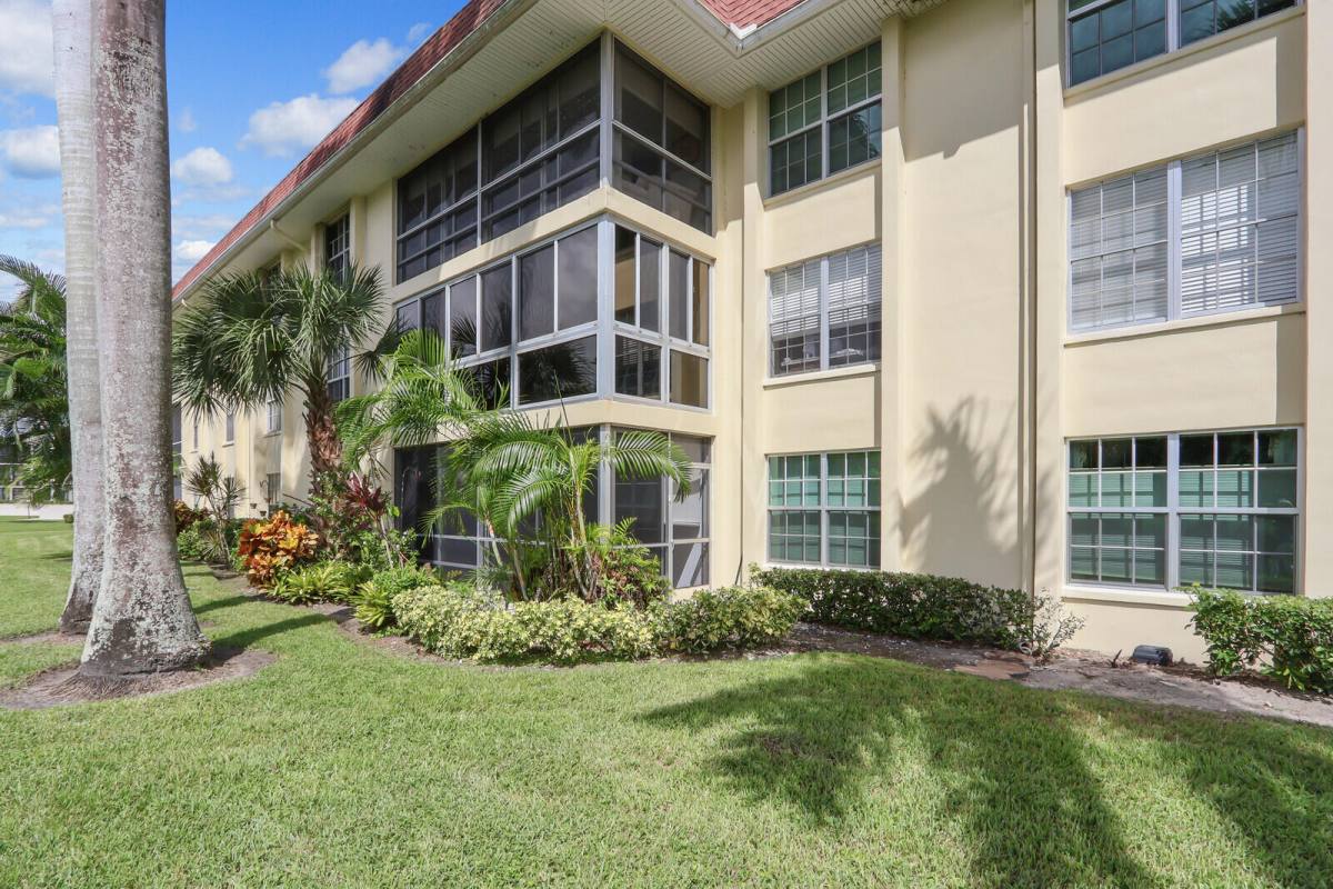 Apartment for rent at 5540 Tamberlane Circle #118, Palm Beach Gardens, FL 33418
