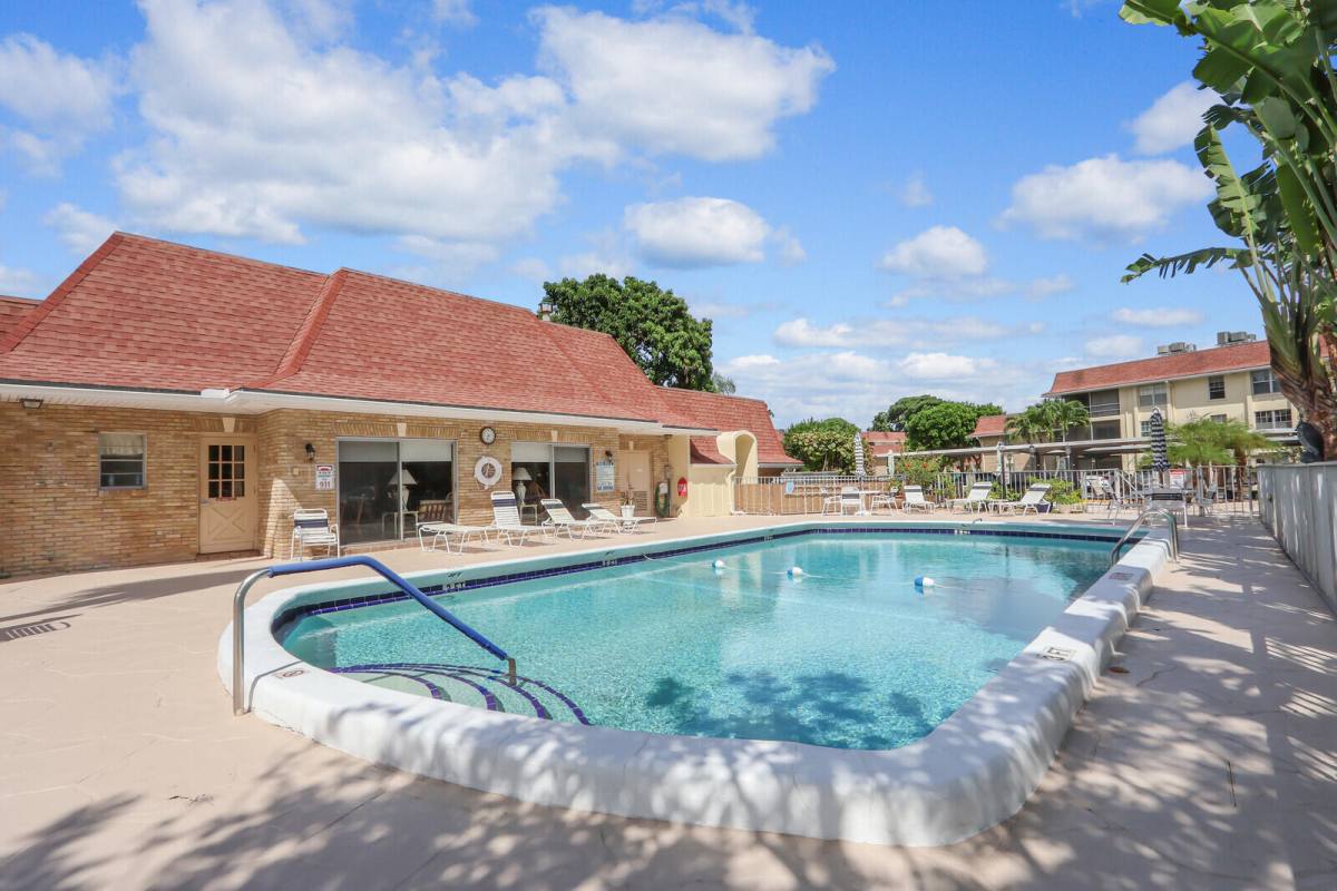 Apartment for rent at 5540 Tamberlane Circle #118, Palm Beach Gardens, FL 33418