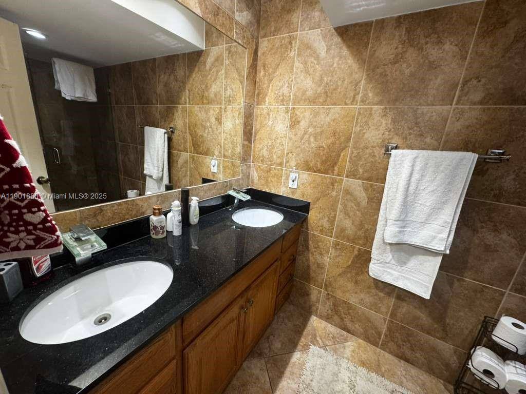 Apartment for rent at 19416 NE 26th Ave #19416111B, Miami, FL 33180