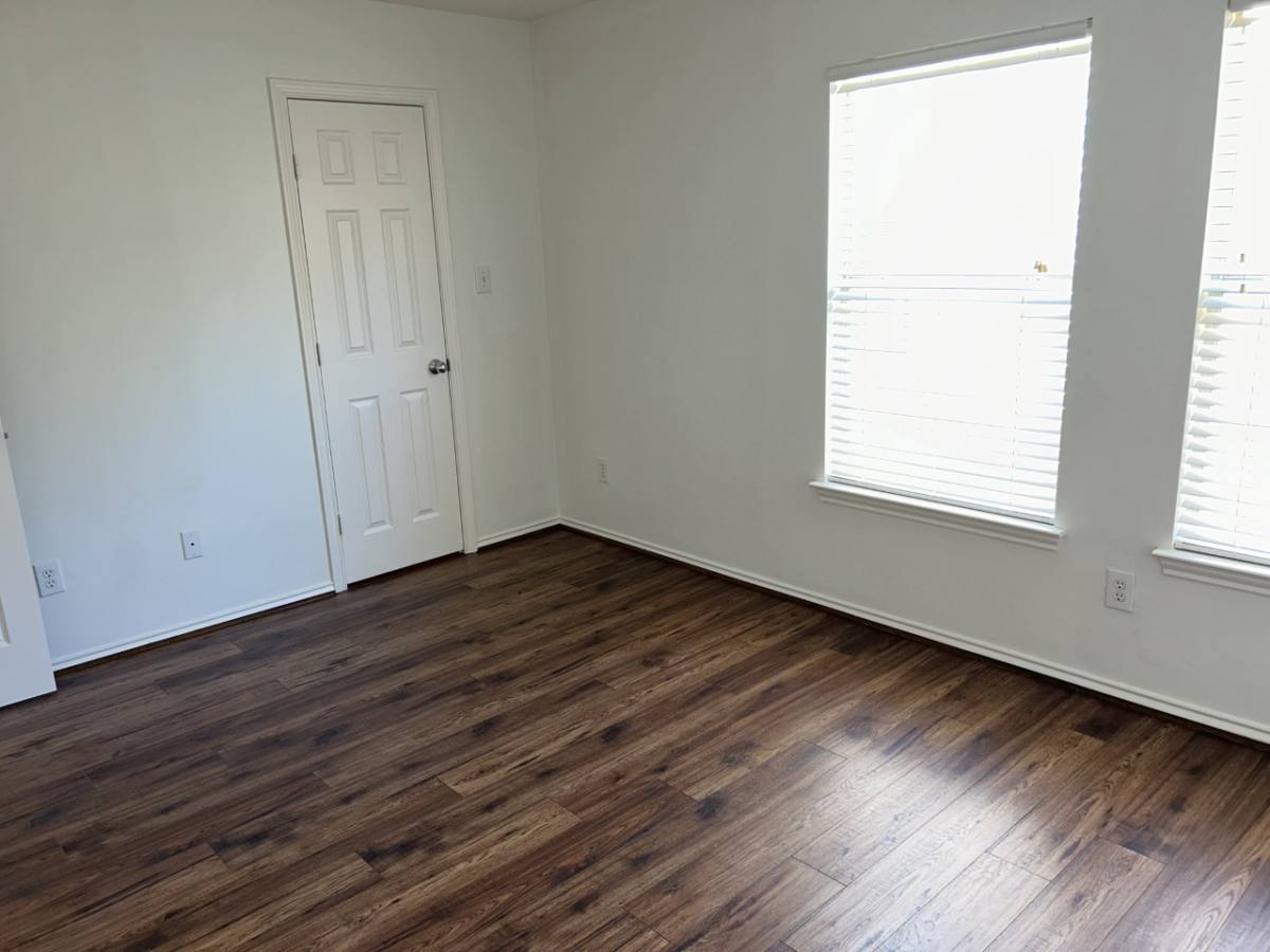 Townhouse for rent at 3010 S Heights Hollow Lane, Houston, TX 77007