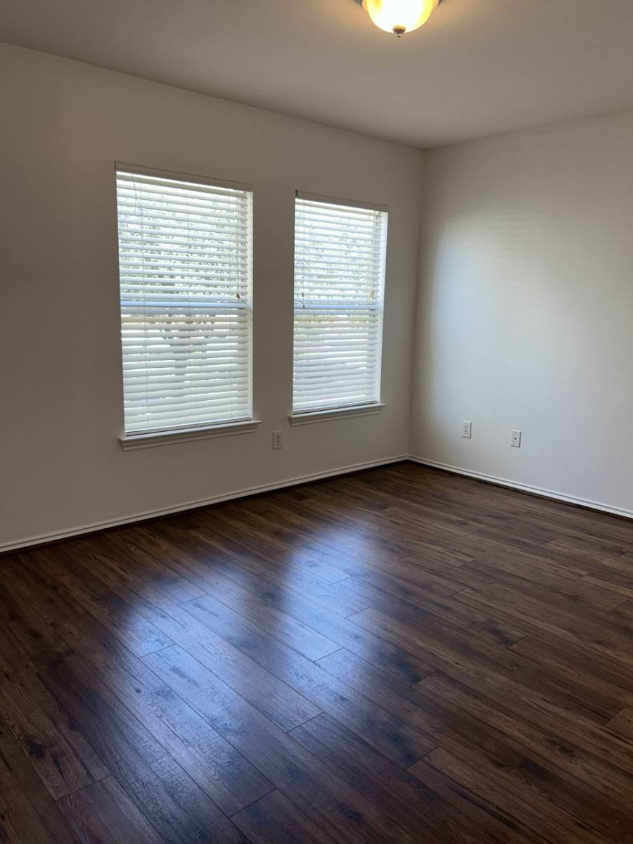 Townhouse for rent at 3010 S Heights Hollow Lane, Houston, TX 77007