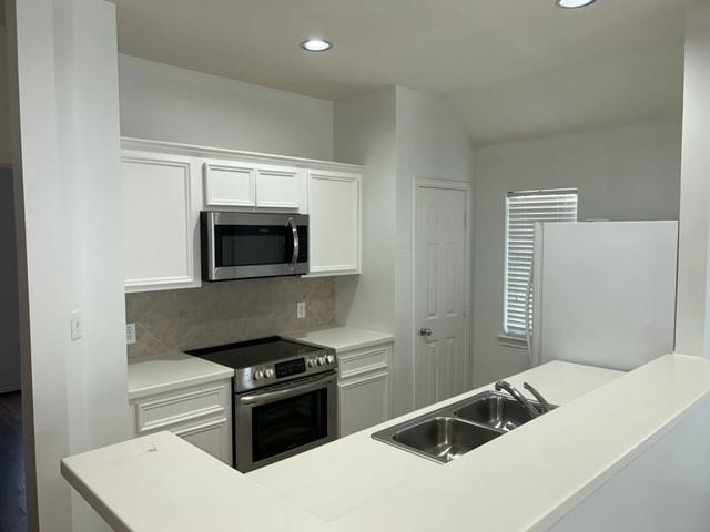 Townhouse for rent at 3010 S Heights Hollow Lane, Houston, TX 77007