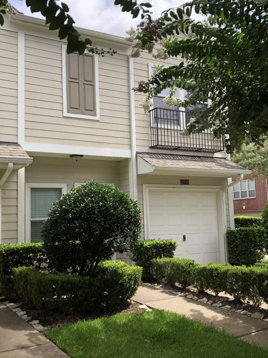 Townhouse for rent at 3010 S Heights Hollow Lane, Houston, TX 77007
