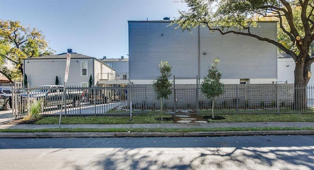 Apartment for rent at 2902 Douglas Ave #208, Dallas, TX 75219