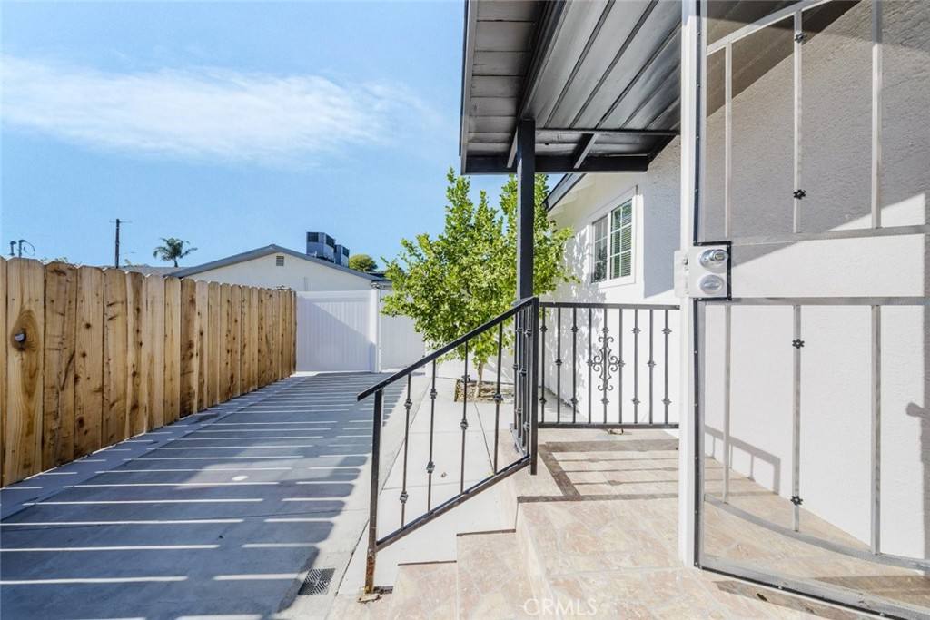 Apartment for rent at 10503 Cantara St, Sun Valley, CA 91352