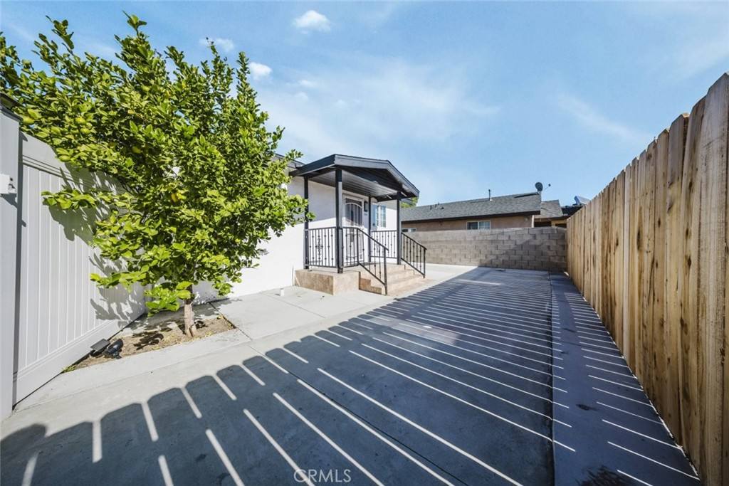 Apartment for rent at 10503 Cantara St, Sun Valley, CA 91352