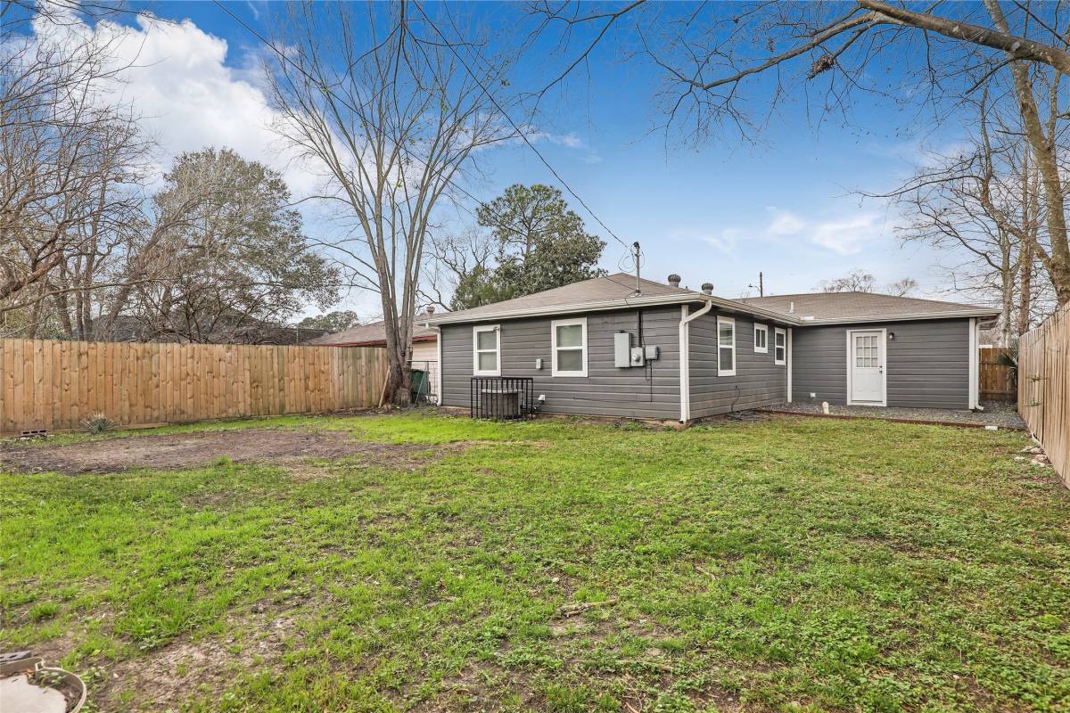 Apartment for rent at 6721 Madrid St, Houston, TX 77021