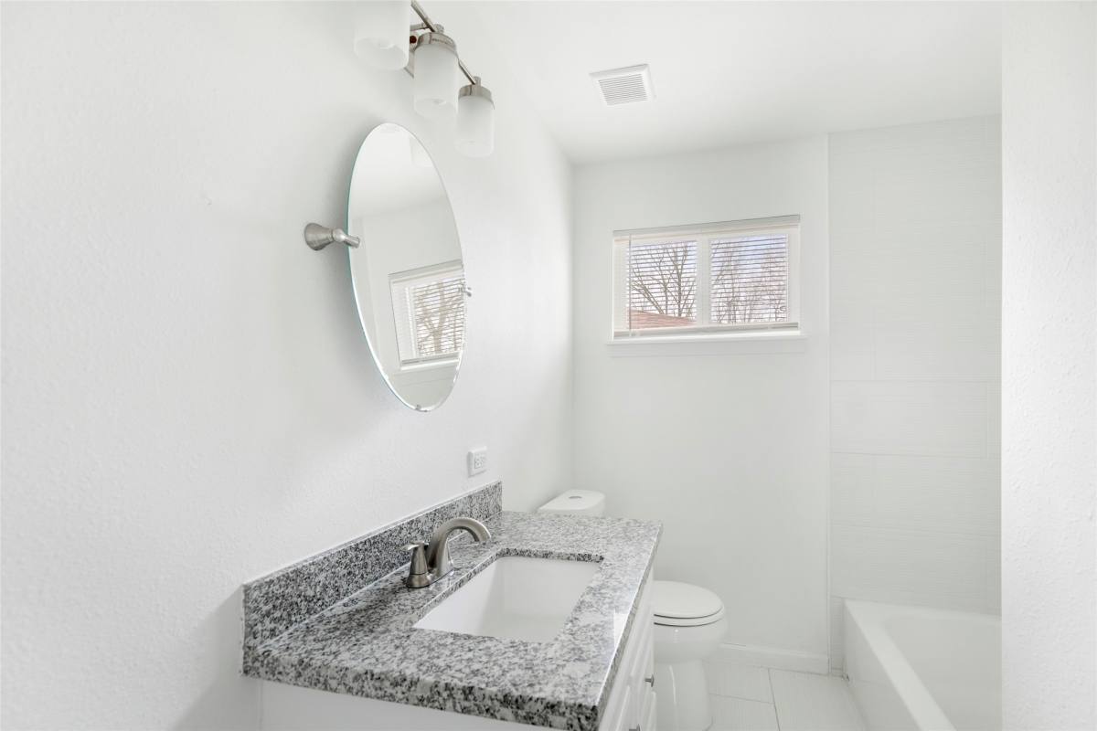 Apartment for rent at 6721 Madrid St, Houston, TX 77021